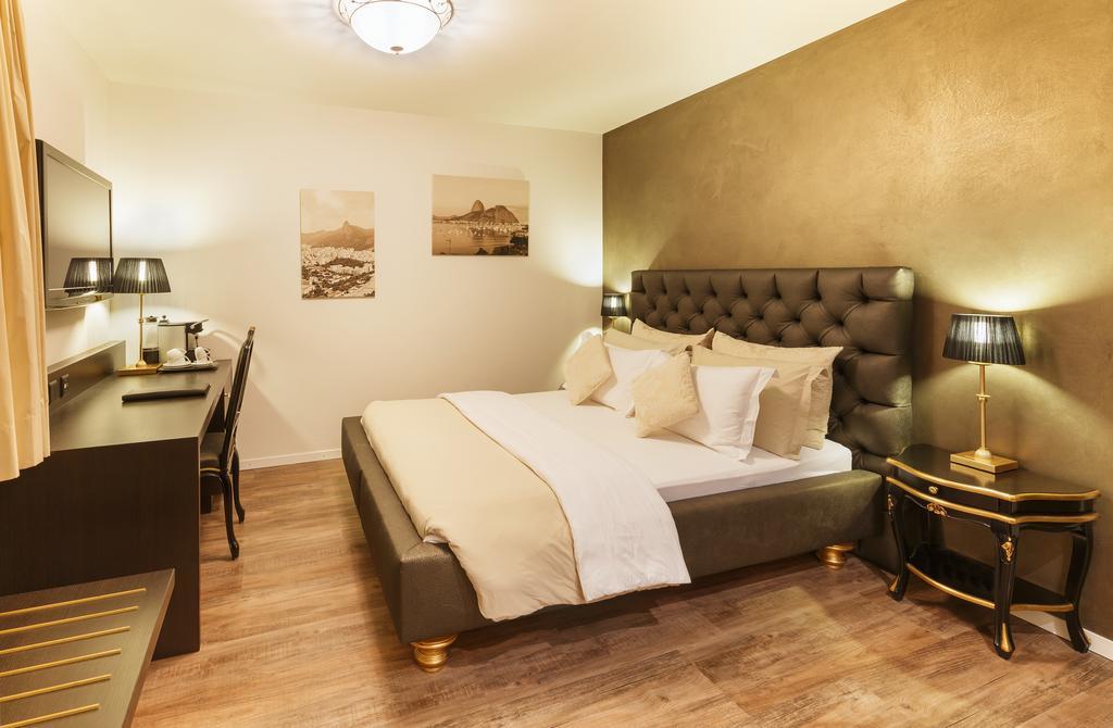 Business Hotel First Фойзесберг Екстериор снимка