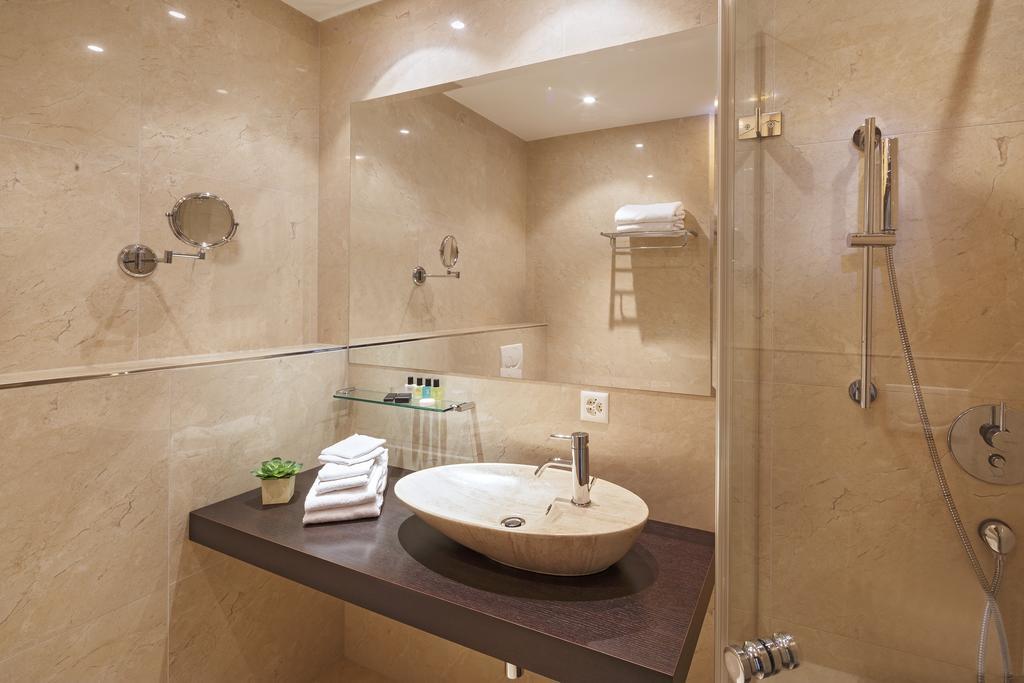 Business Hotel First Фойзесберг Стая снимка