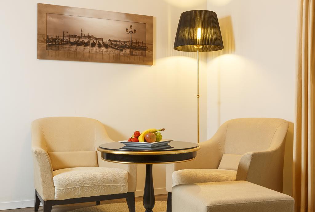 Business Hotel First Фойзесберг Стая снимка