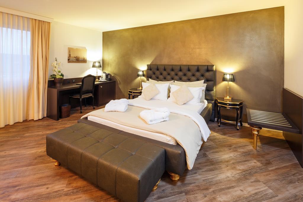 Business Hotel First Фойзесберг Стая снимка