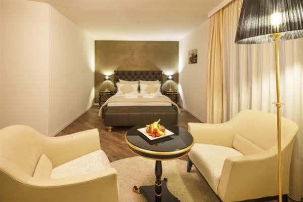 Business Hotel First Фойзесберг Екстериор снимка